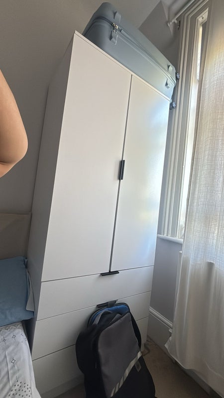 Photo 1: Cupboard 2