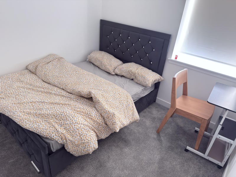 Photo 1: Double Bedroom 