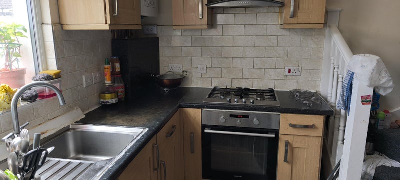 Photo 1: Kitchen 