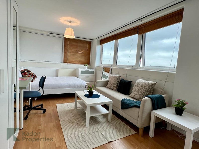 Photo 1: Room 3 £1,050.00