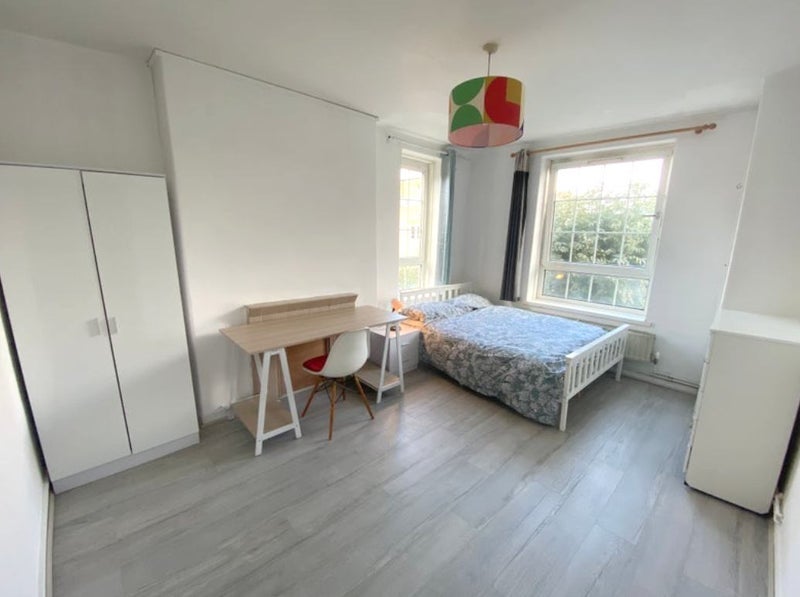 Photo 1: spacious double 1,300pcm fully furnished