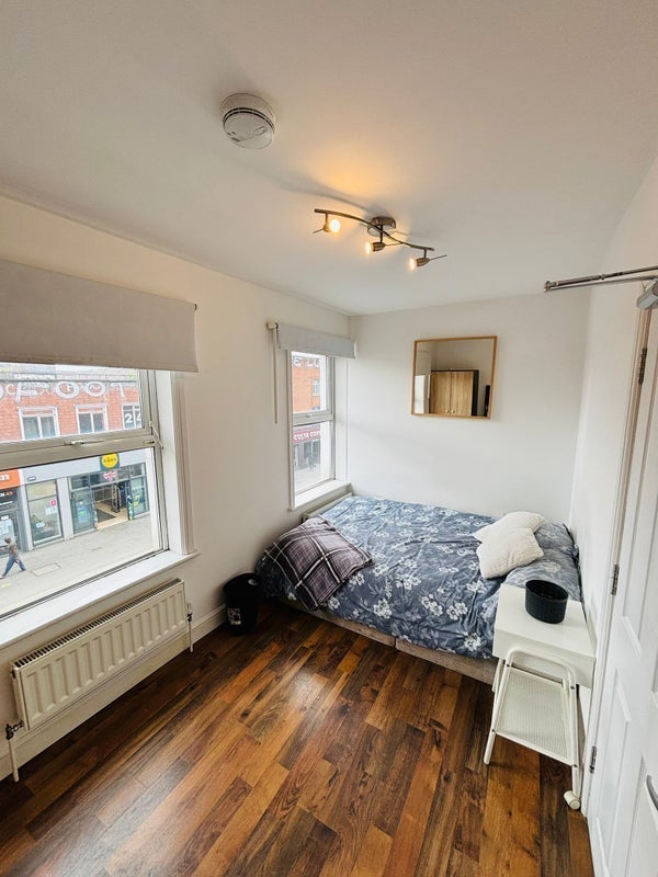 Photo 1: £950 - Top Floor