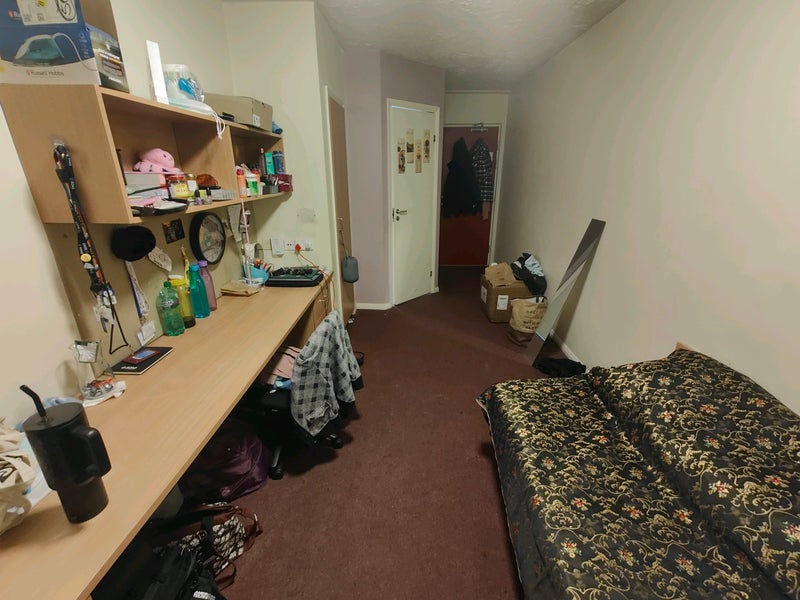 Photo 1: Bedroom