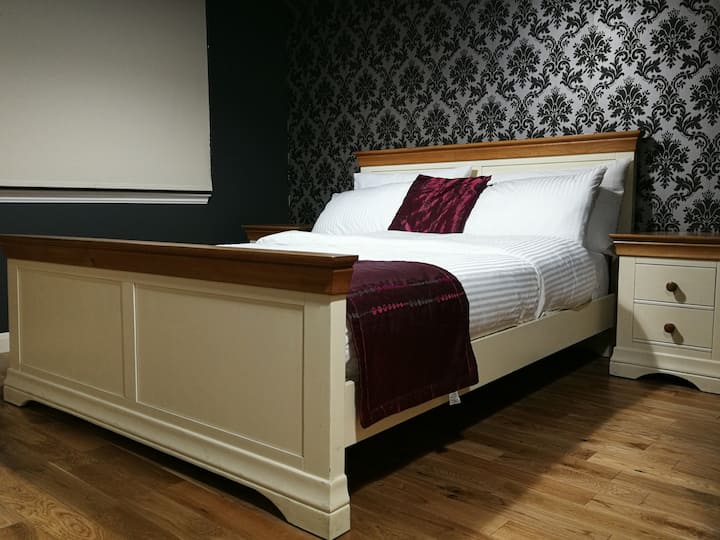 Photo 1: Bedroom
