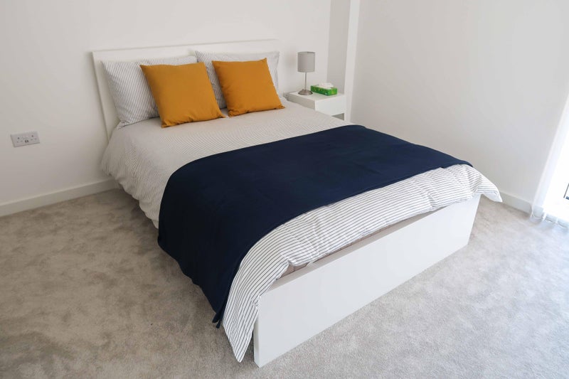 Photo 1: En-suite with double bed, mattress, side table and lamp included