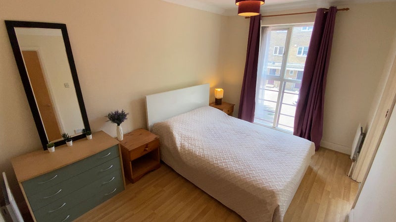 Photo 1: ROOM D. En Suite