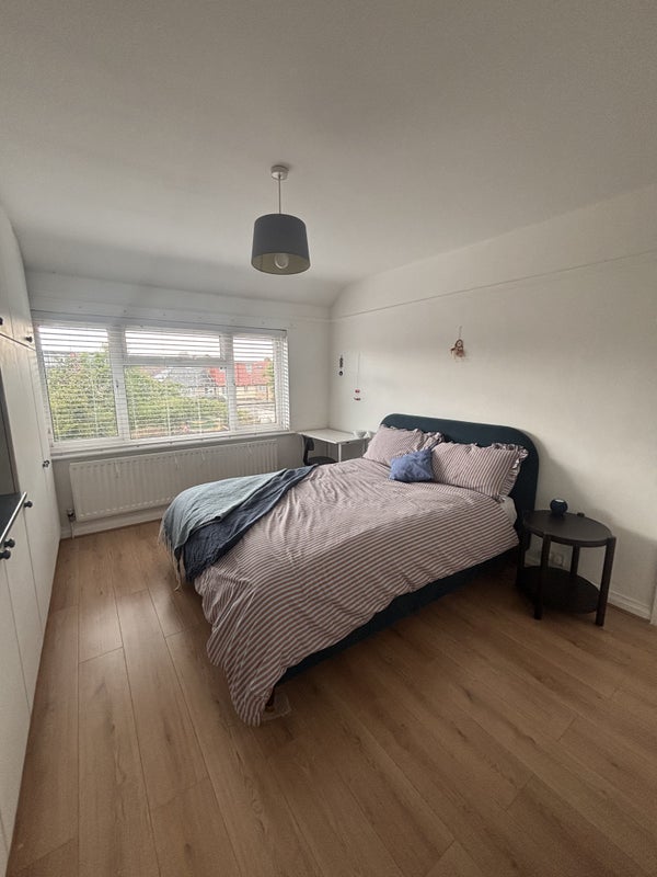 Photo 1: Room 2