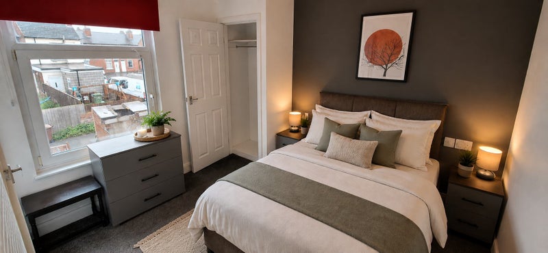 Photo 1: Room 3 Ensuite