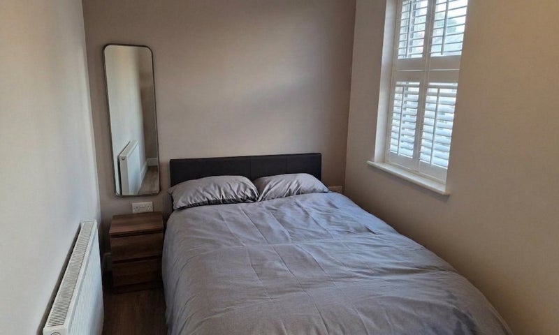 Photo 1: Double Bedroom 1