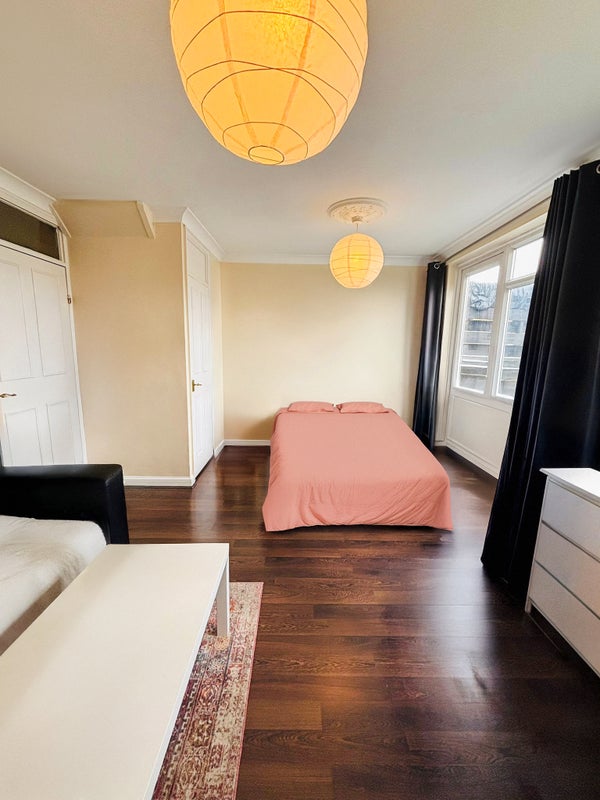 Photo 1: Bedroom