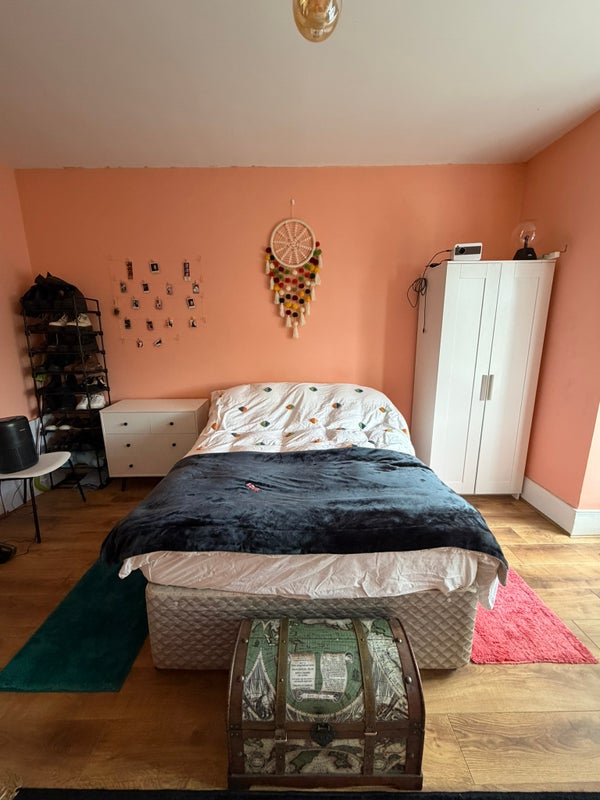 Photo 1: Room advertised