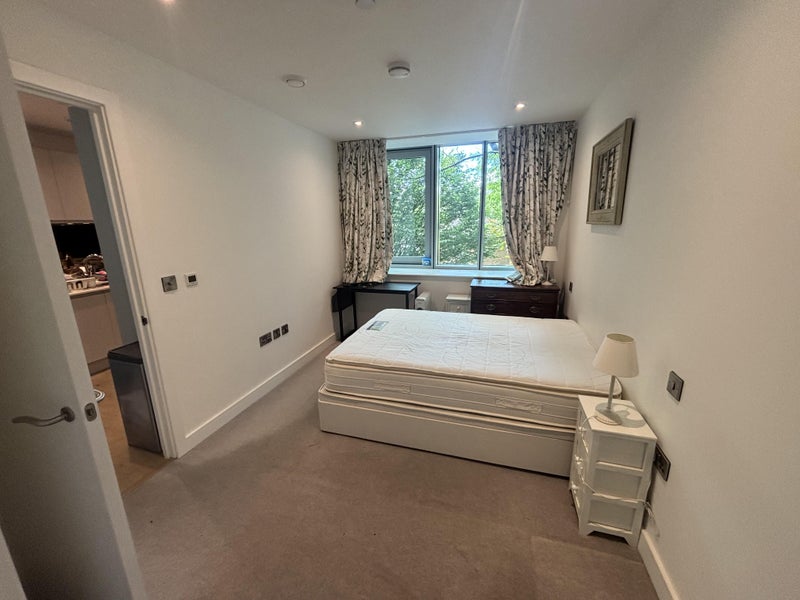 Photo 1: room angle 1