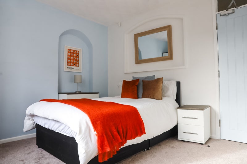 Photo 1: Room 8