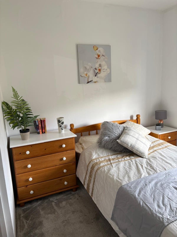 Photo 1: Bedroom 2