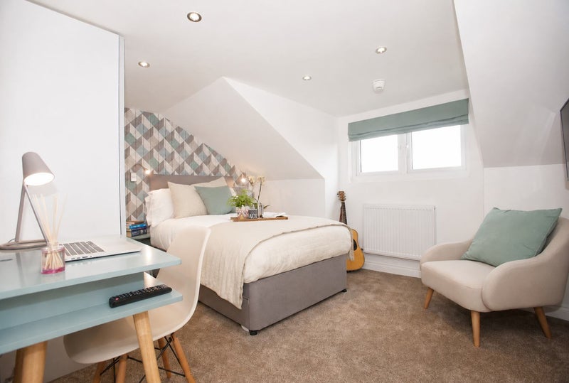 Photo 1: Room 7