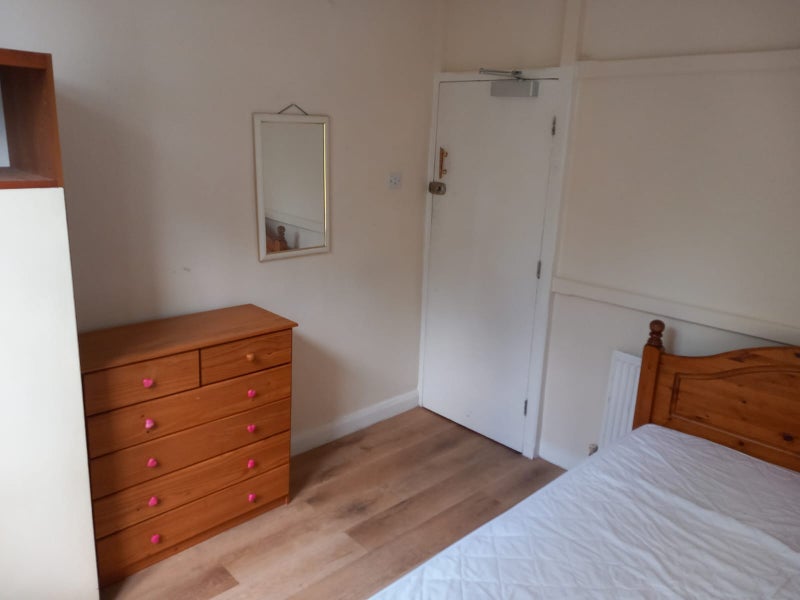 Photo 1: Single room