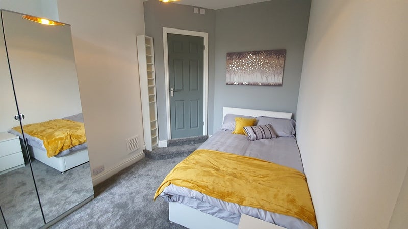 Photo 1: First Floor ensuite. Available