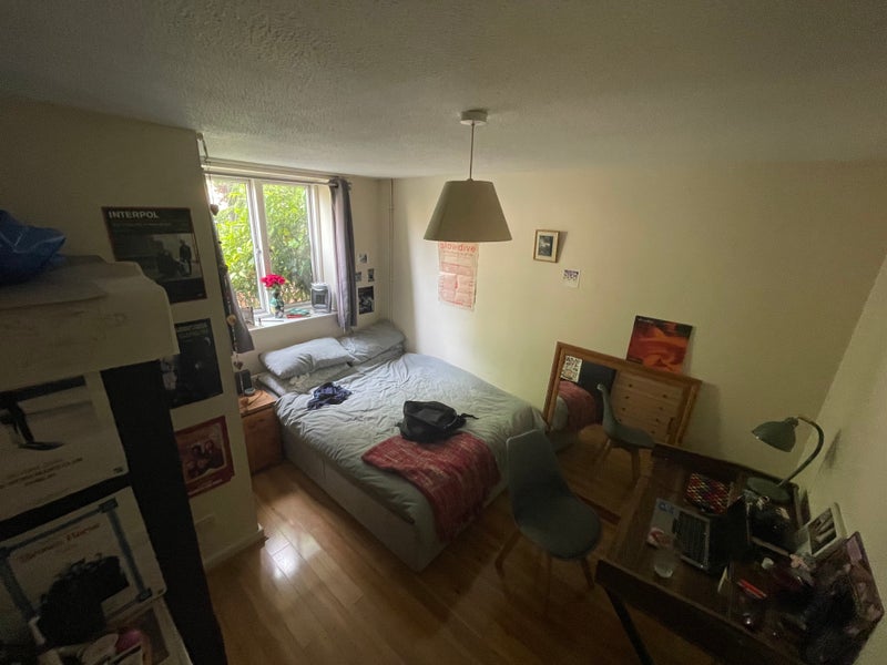 Photo 1: Ground Floor Room
