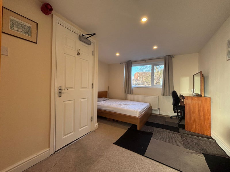 Photo 1: Room 3 with Ensuite