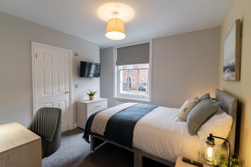 Photo 1: Room 1