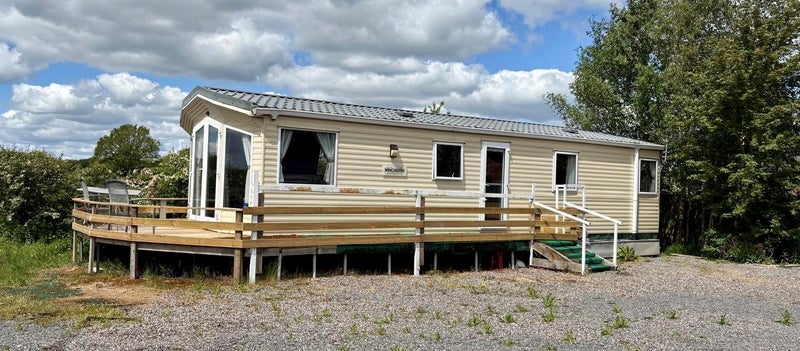 Photo 1: Peaceful living in this lovely 2‑bedroom caravan with spacious decking