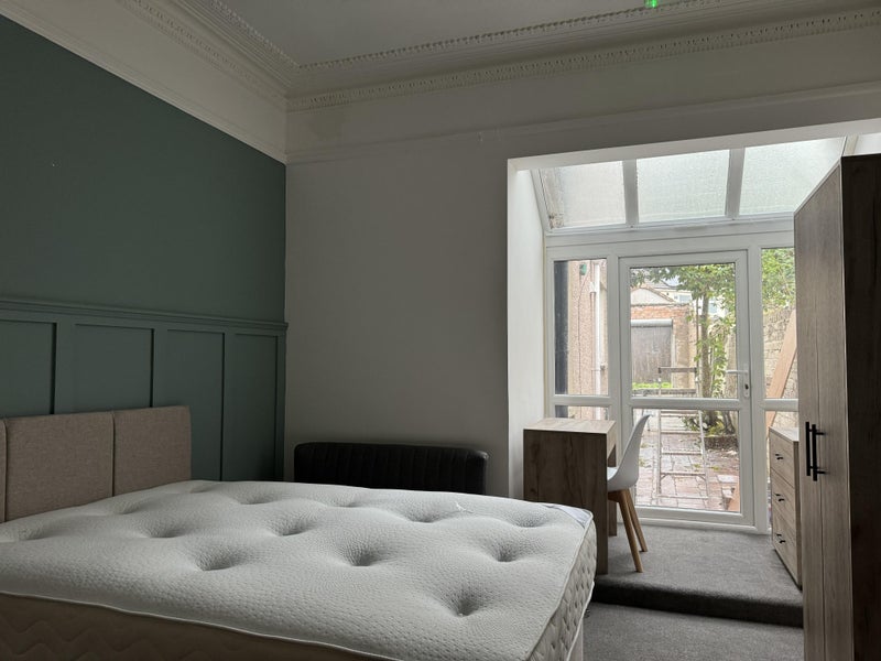Photo 1: Photo of room to rent for £825 per month