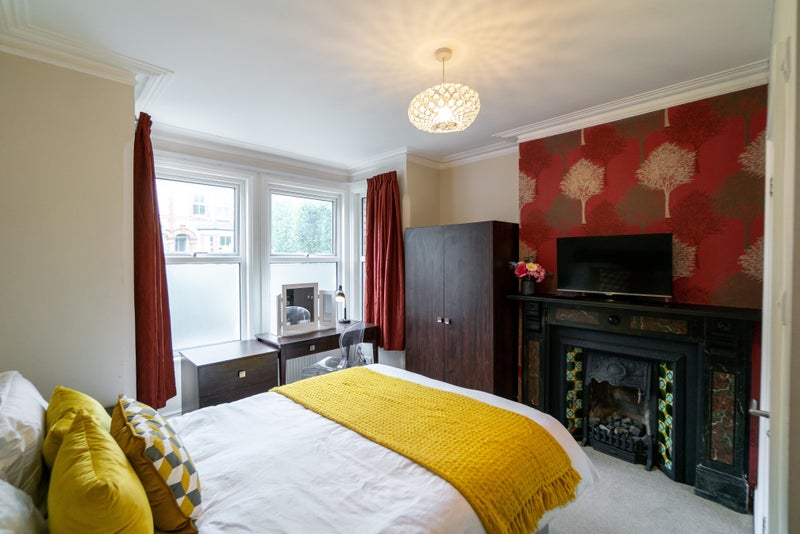 Photo 1: Room 1