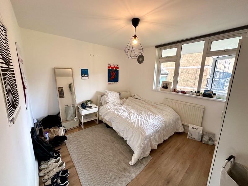 Photo 1: Available bedroom (2nd floor)