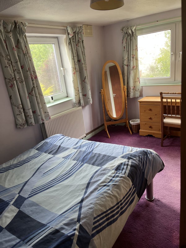 Photo 1: Bedroom 