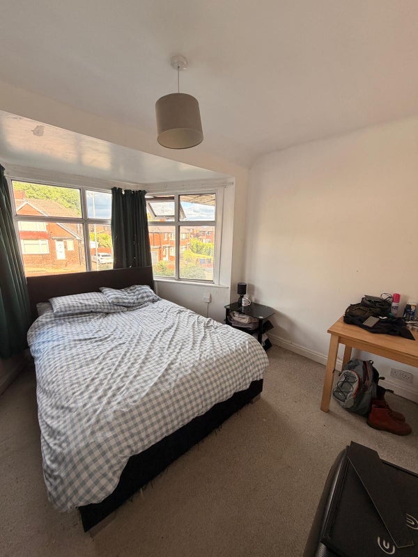 Photo 1: Room 1