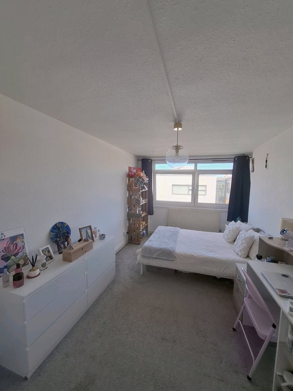 Photo 1: Bright and spacious double room