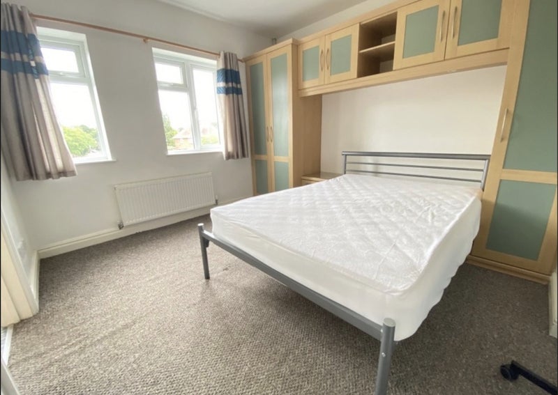 Photo 1: Bedroom 1 available 