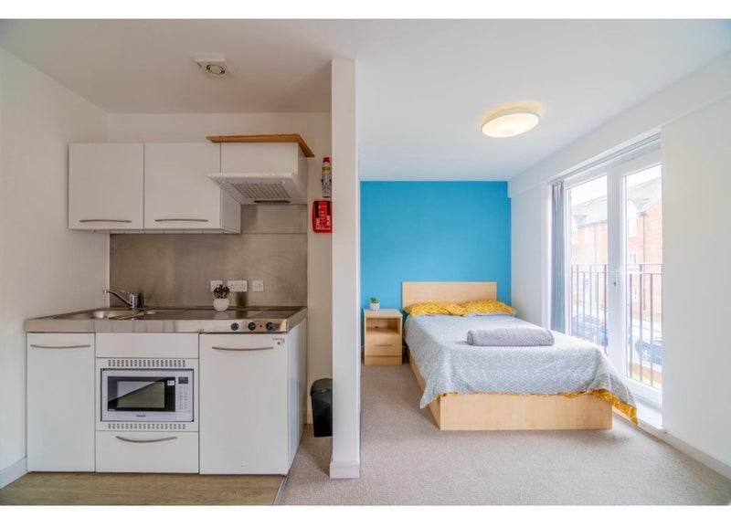 Photo 1: Bedroom