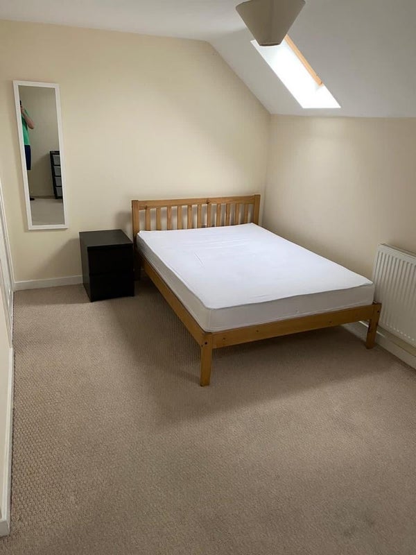Photo 1: Bedroom