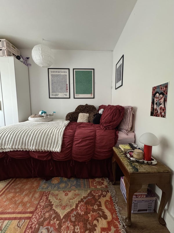 Photo 1: Double bedroom