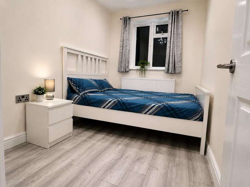 Photo 1: Room 2