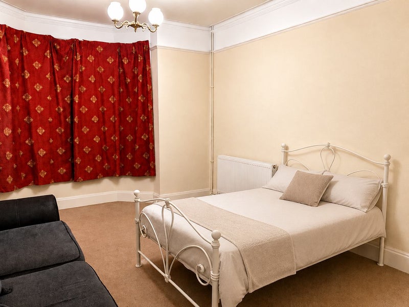 Photo 1: Room 1