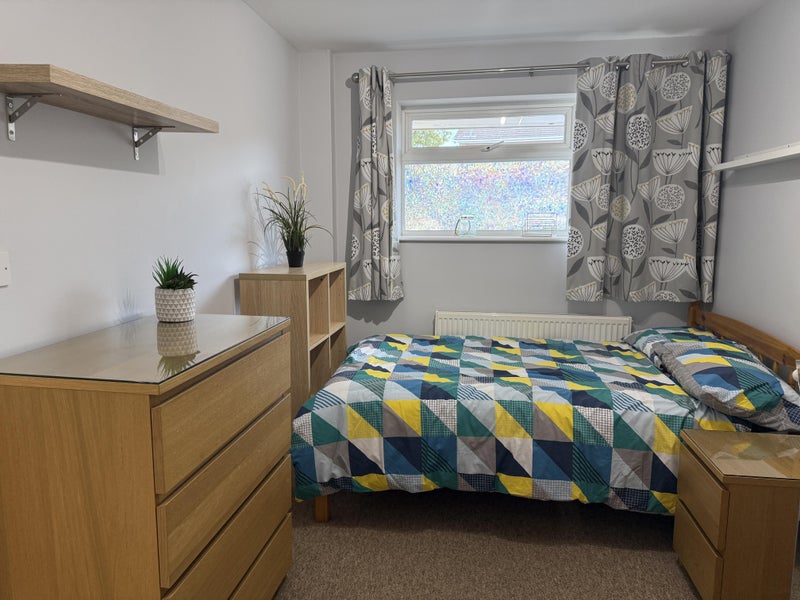 Photo 1:  en suite room @ £895pcm Vacant 
