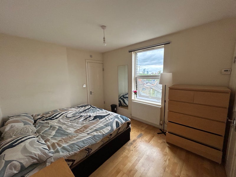 Photo 1: Room