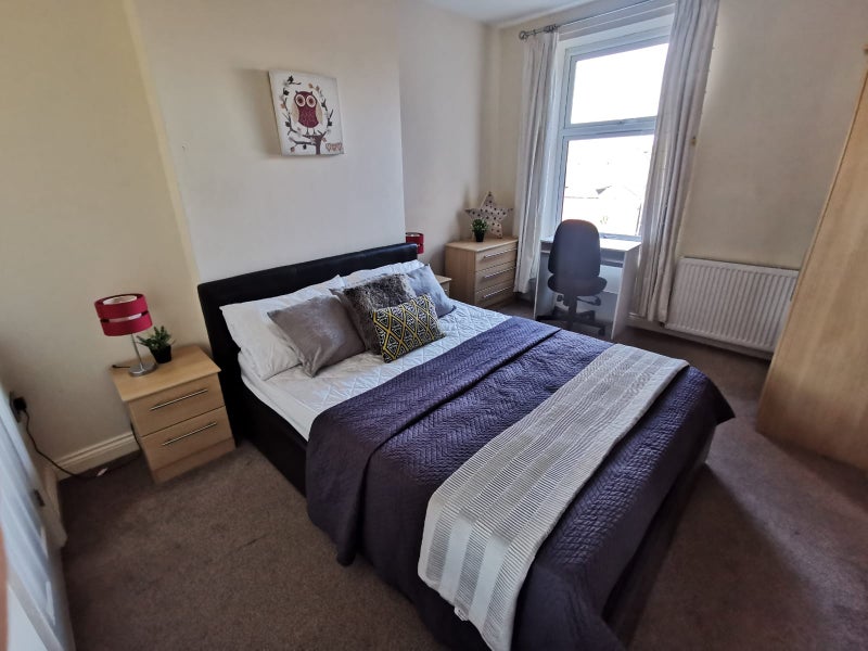 Photo 1: Room 4, upstairs