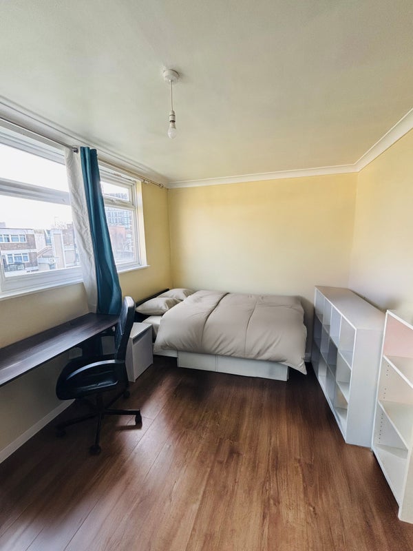 Photo 1: Room 1 (£1090)