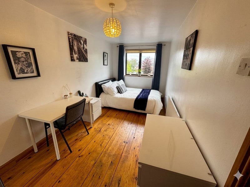 Photo 1: Room 2