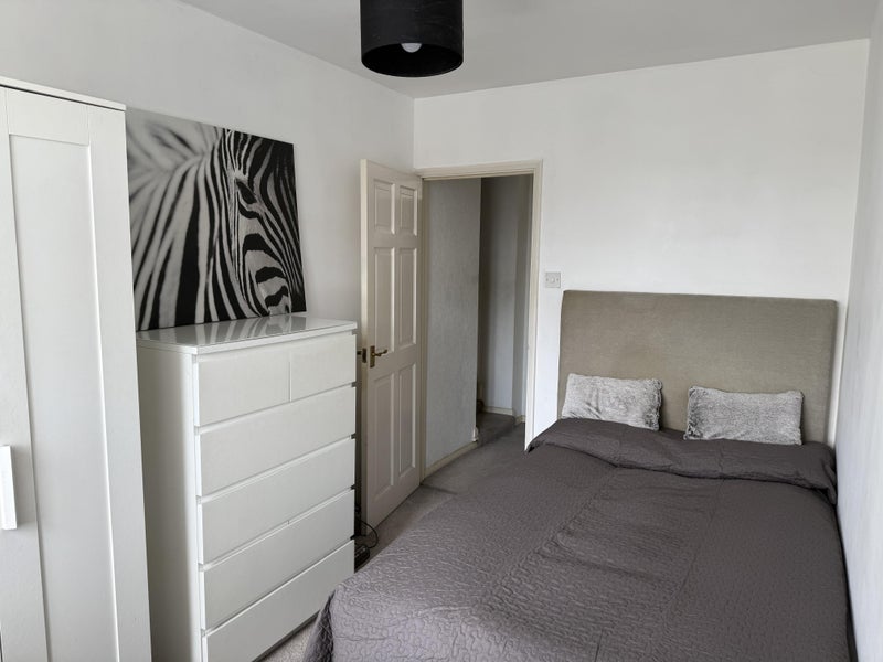 Photo 1: Room 2