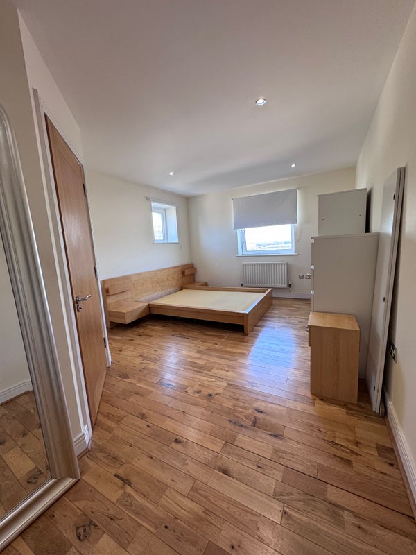 Photo 1: Ensuite 