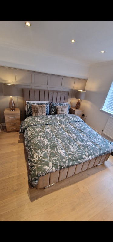 Photo 1: Room 1
