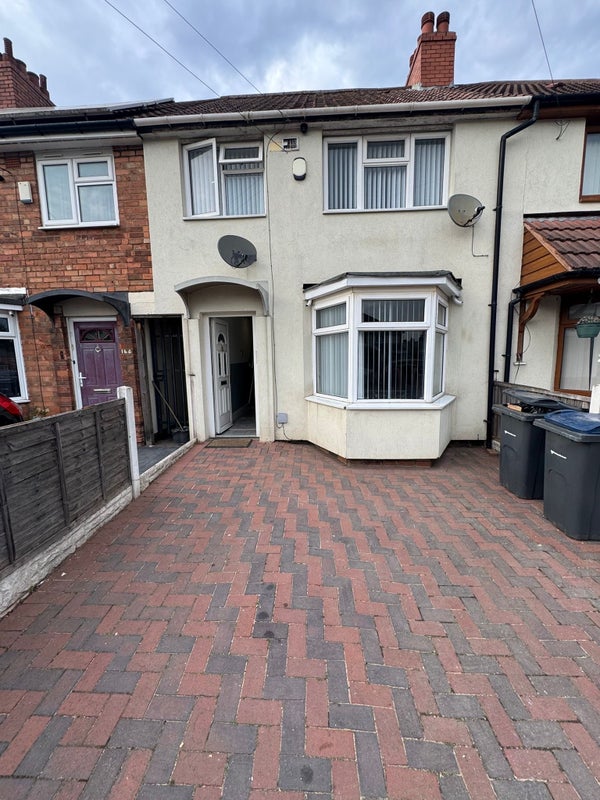 Photo 1: FRONT HOUSE 🏡