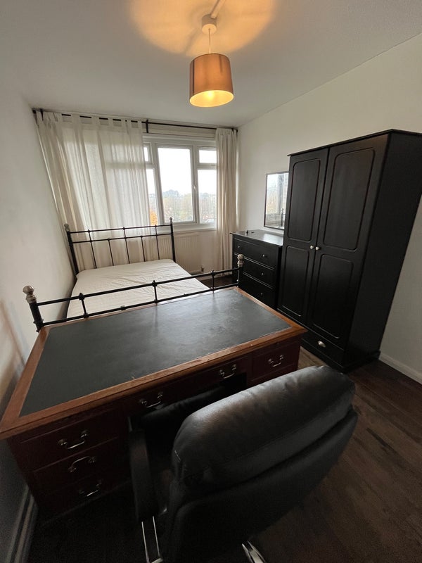 Photo 1: Room 1