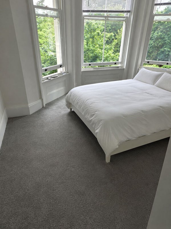 Photo 1: Lovely spacious bedroom with fantastic view
