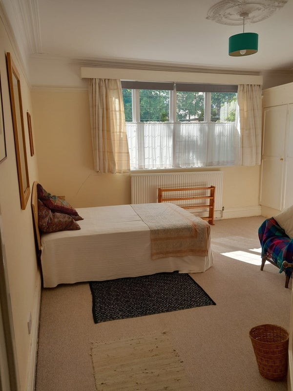 Photo 1: Spacious and sunny room