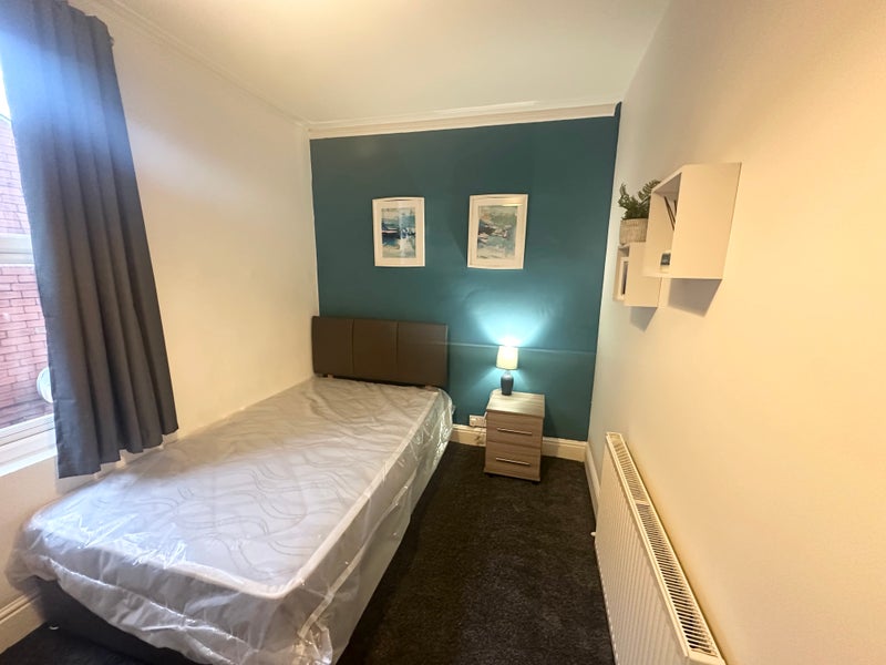 Photo 1: Room 3